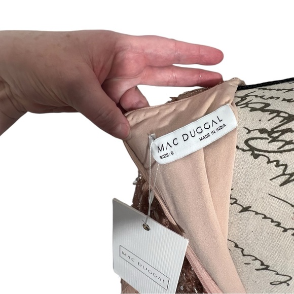 Mac Duggal Flutter Short Sleeve Surplice V-Neck Beaded Sheath Gown. Size 6 NWT - Picture 9 of 11